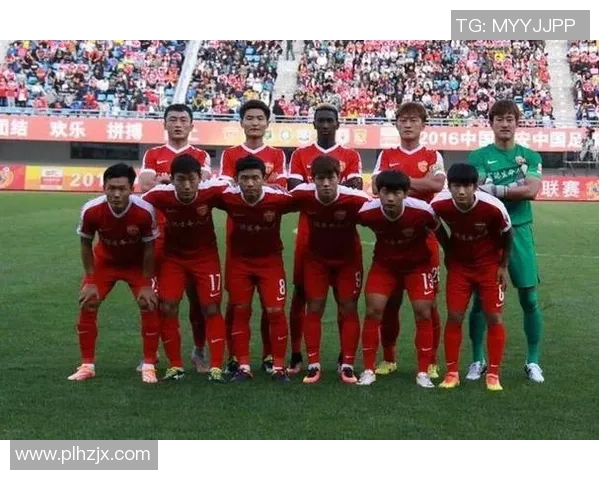 南京篮球队在挑战赛中以77分稳居积分榜首位展现强劲实力