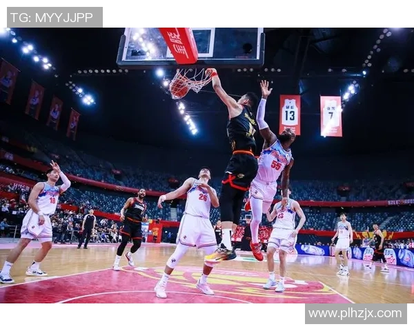 深圳篮球队状态揭秘:从训练到比赛的全景观察与分析 深圳篮球队状态揭秘:从训练到比赛的全景观察与分析